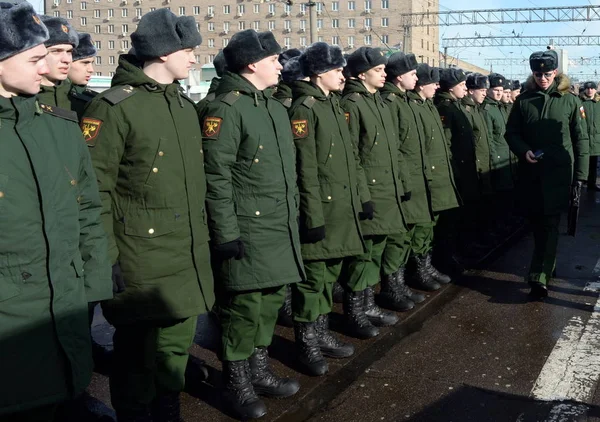 모스크바에서 카잔 역 Semenov 연대의 군인 — 스톡 사진