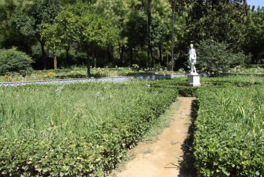 Sevilla, İspanya - 15 Temmuz 2011: Heykel Seville Maria Luisa Park