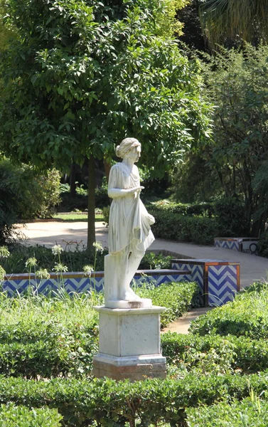 Skulptur i parken av Maria Luisa i Sevilla — Stockfoto