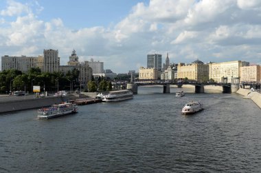  Moskova Nehri 'ndeki eğlence tekneleri