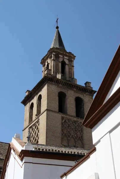 Fragment av arkitekturen i den gamla kyrkan i Sevilla — Stockfoto