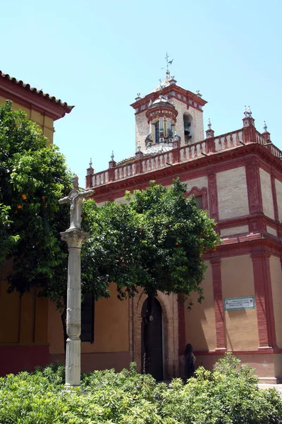 Kreuz auf dem Platz in Sevilla — Stockfoto