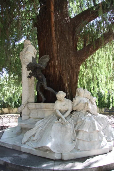 Scultura nel Parco di Maria Luisa a Siviglia — Foto Stock