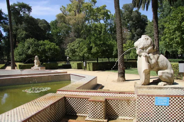 Seville Espagne Juillet 2011 Sculpture Fontaine Lion Dans Parc Maria — Photo