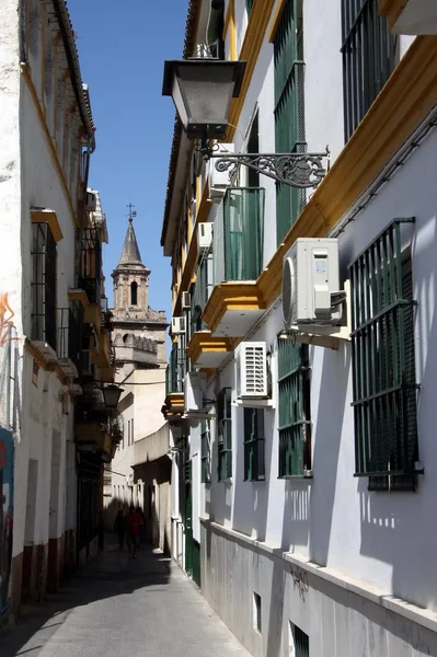 Straat in de Spaanse stad Sevilla — Stockfoto