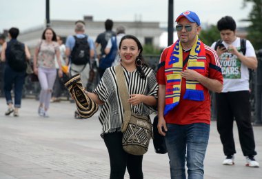  Yabancı hayranları Moskova Merkezi Dünya Kupası sırasında yürümek.