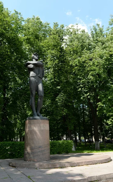 俳優ヤロスラブリのフョードル ・ ボルコフの記念碑 — ストック写真
