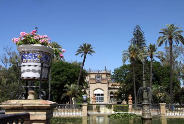 Sevilla, İspanya - 15 Temmuz 2011: Plaza de Amerika'da Maria Luisa Park Seville