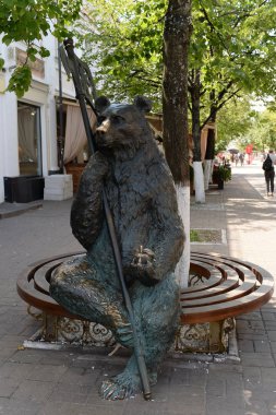  Kirov Yaroslavl içinde Yaya Caddesi üzerinde ayı heykel