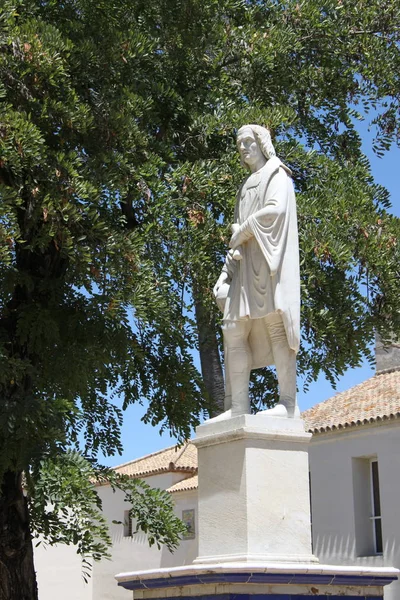 A kolostorban, a Santa Maria de Cuevas Sevilla Christopher Columbus emlékmű — Stock Fotó