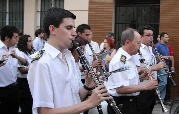 Музыканты на городском фестивале в Севилье — стоковое фото