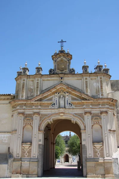 塞维利亚 Cartuja 岛上的 Santa Maria de Cuevas 修道院 — 图库照片