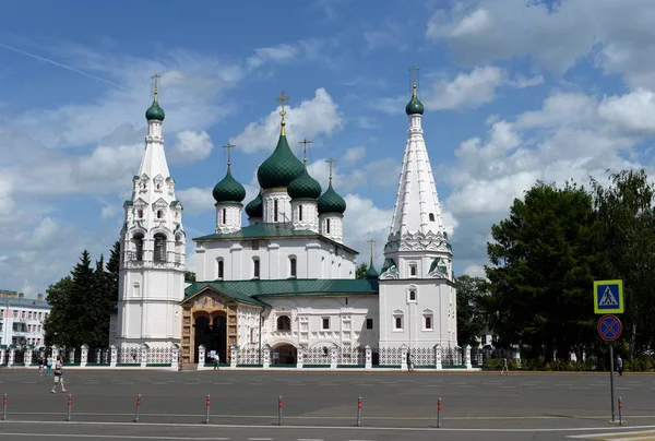 Church of Elijah the Prophet on Sovetskaya Square in Yaroslavl — Stock Photo, Image