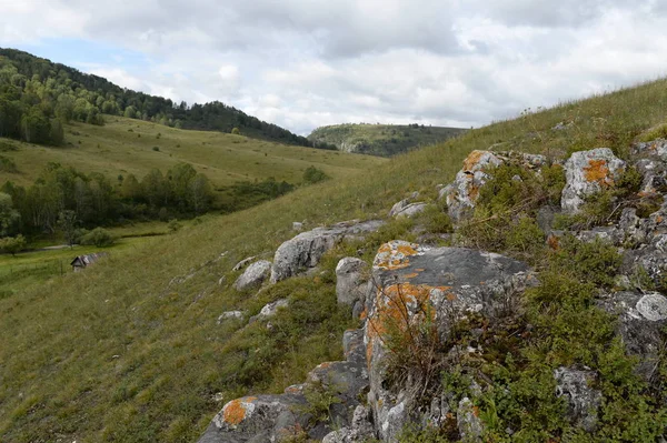 Paysage de montagne à proximité du village de Generalka Altai Territory. Sibérie occidentale. Russie — Photo