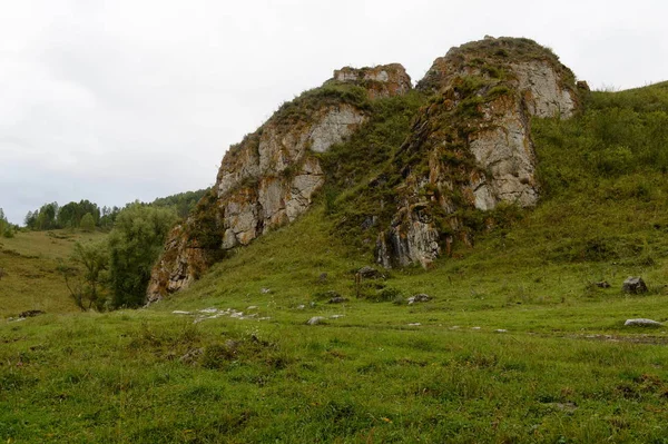 Paysage de montagne à proximité du village de Generalka Altai Territory. Sibérie occidentale. Russie — Photo