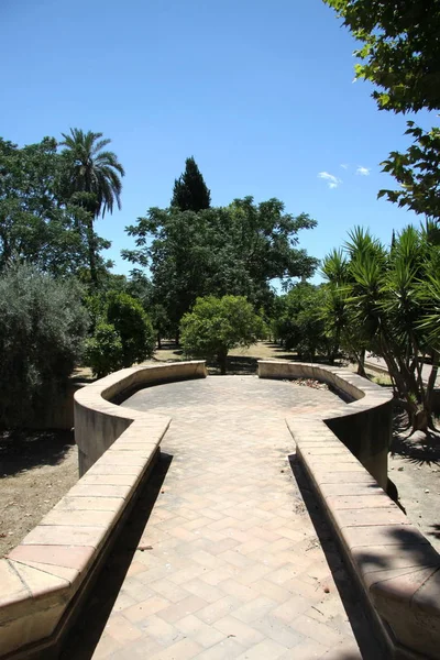 Сад монастыря Санта-Мария-де-Куэвас — стоковое фото