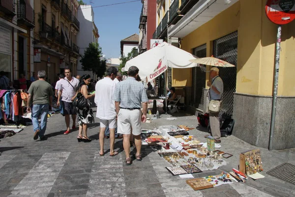 塞维利亚 西班牙 2011年7月21日 塞维利亚老街上的跳蚤市场 — 图库照片