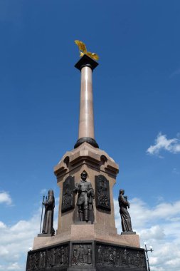  Ok Yaroslavl 1000 yıldönümü için anıt