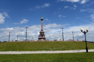  Ok Yaroslavl 1000 yıldönümü için anıt