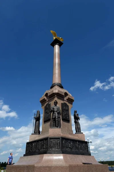 O monumento ao 1000 aniversário de Yaroslavl na seta — Fotografia de Stock