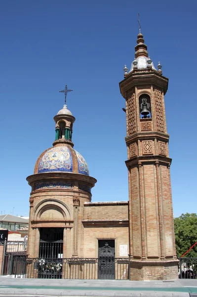 Chapel del Carmen di Jembatan Triana di Seville — Stok Foto