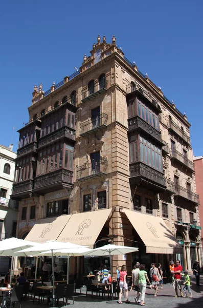 Ancien bâtiment dans la ville espagnole de Séville — Photo