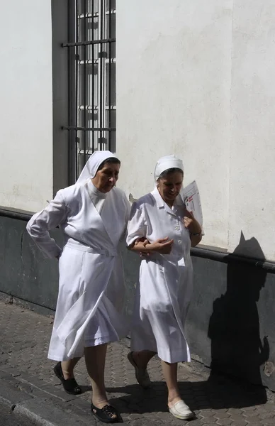 Unknown nuns on the street of Seville — Stock Photo, Image