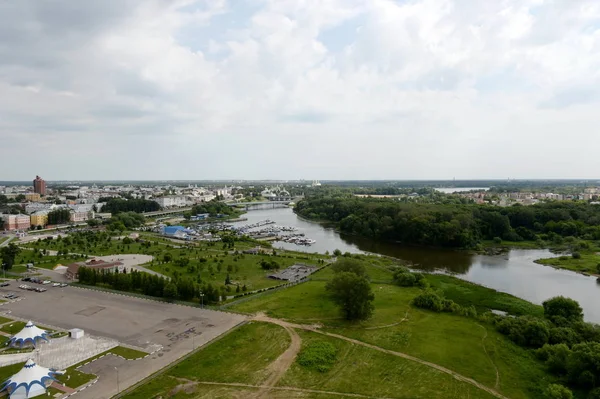 Tampilan musim panas kota Yaroslavl dari roda Ferris — Stok Foto