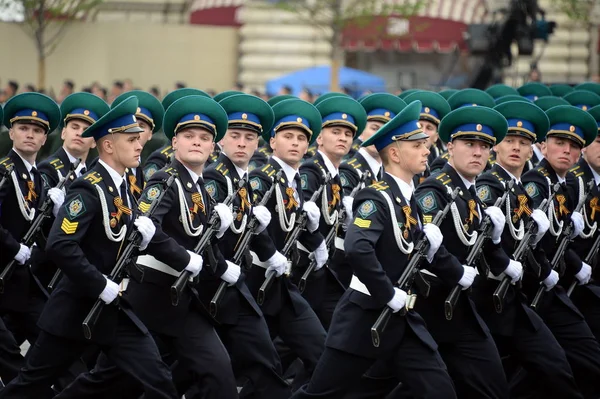 Cadets of the Moscow Frontier Institute of the Federal Security Service of Russia during the parade  in honor of Victory Day — Stock Photo, Image