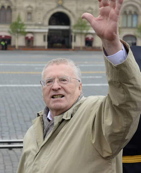 Líder del partido liberal democrático de Rusia Vladimir Zhirinovsky en la plaza roja durante la celebración del 74 aniversario de la Victoria en Moscú — Foto de Stock