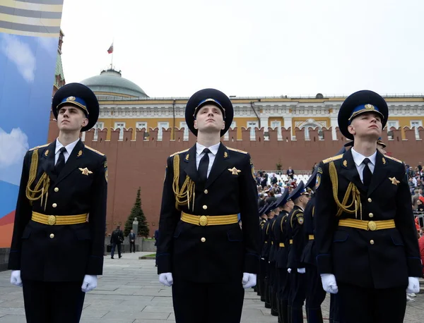 Солдати Президентського полку під час параду на Червоній площі в Москві на честь Дня перемоги — стокове фото