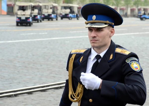 Soldater av president regementet under paraden på Röda torget i Moskva för att hedra Segerdagen — Stockfoto