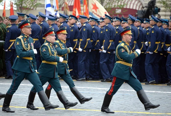 Officers of the combined Arms Academy of the Armed Forces of the Russian Federation during the parade on red square in honor of Victory Day — Stock Photo, Image