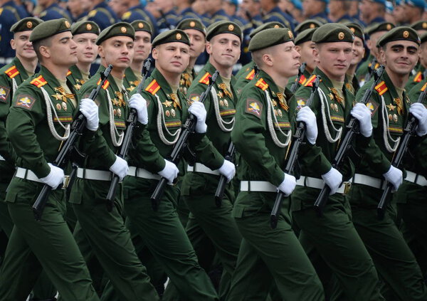  Курсанты Военного университета МО РФ во время парада на Красной площади в честь Дня Победы

