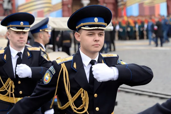 Soldados do regimento presidencial durante o desfile na praça vermelha em Moscou em honra do Dia da Vitória — Fotografia de Stock