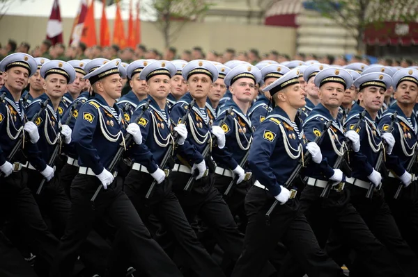 Cadets of the Naval Polytechnic Institute during the parade on red square in honor of victory Day — Stock Photo, Image