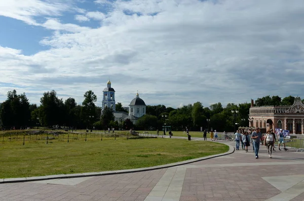Kościół Matki Bożej "życiowe Źródło" w Moskiewskim państwowym muzeum historycznym i architektonicznym-rezerwat "Tsaritsyno" — Zdjęcie stockowe