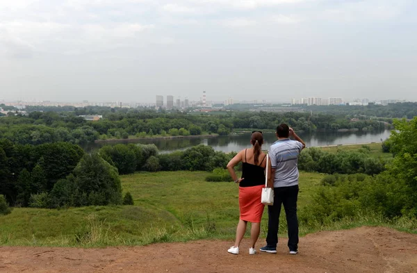 Moskou Rusland Juli 2018 Mensen Genieten Van Het Uitzicht Stad — Stockfoto