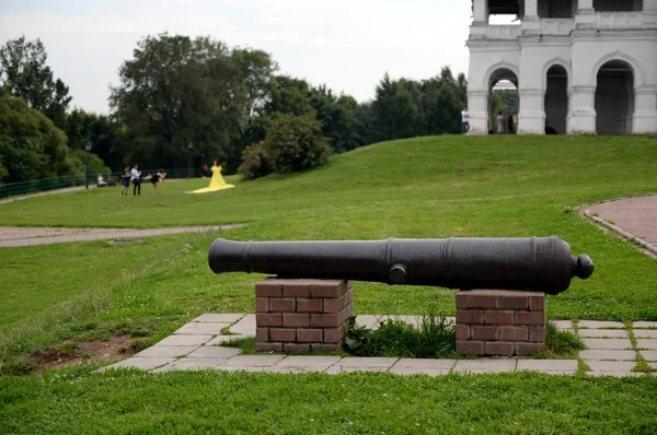 Kanone xvii Jahrhundert, nahm an der Schlacht von Poltawa im Jahre 1709, auf dem Kolomenskoye Museumsgut. Moskau — Stockfoto