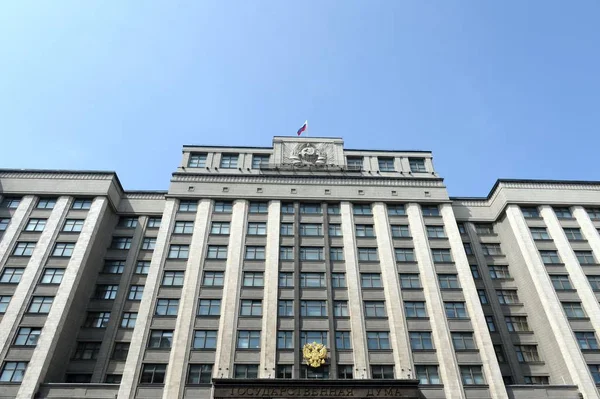 Das Gebäude der Staatsduma der Russischen Föderation in Moskau, in okhotny ryad — Stockfoto