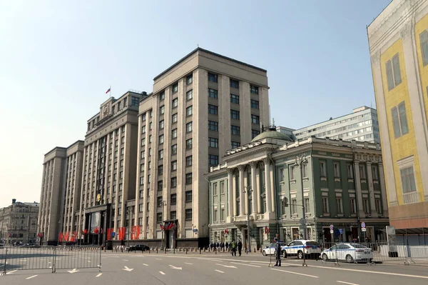 Der Bau der Staatsduma der Russischen Föderation und des Hauses der Gewerkschaften (Haus der adligen Versammlung) im Zentrum von Moskau — Stockfoto