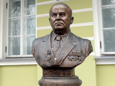  Moskova'da Rusya hükümdarlarının Bulvarı'nda Nikita Kruşçev Büstü, heykeltıraş Zurab Tsereteli