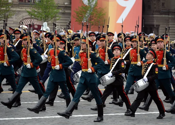 Desfile militar en la victoria Día en la plaza roja en Moscú — Foto de Stock