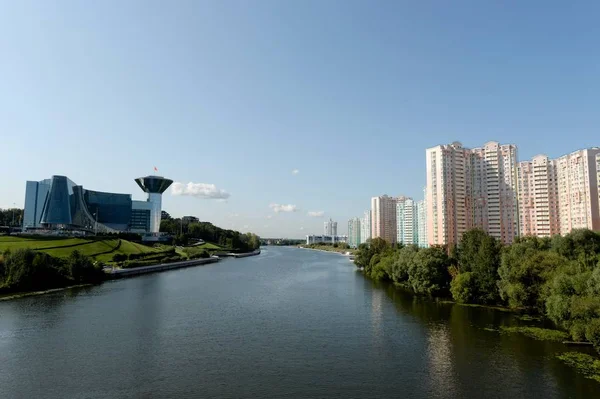 New buildings and the government building of the Moscow region in Krasnogorsk — Stock Photo, Image