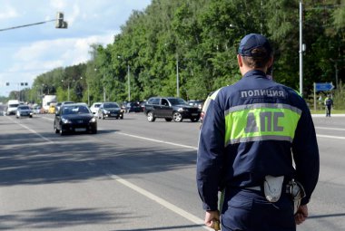  Yol devriyesi polis müfettişi yolda