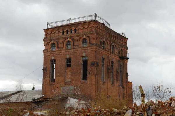 Abandoned building "Treasury wine warehouse No. 2" - a winery of the XIX century in the city of Ryazhsk, Ryazan region — Stock Photo, Image