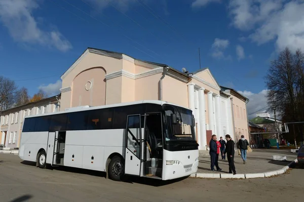 Autobus a Ryazhsky District House of Culture. Città di Ryazhsk. Regione di Ryazan — Foto Stock