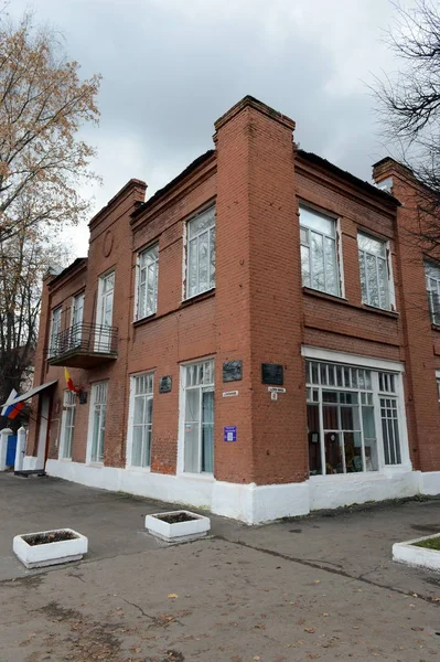 Ryazhsky Museo de la tradición local, la antigua casa del comerciante Dmitry Petrov.City Ryazhsk. Región de Riazán —  Fotos de Stock