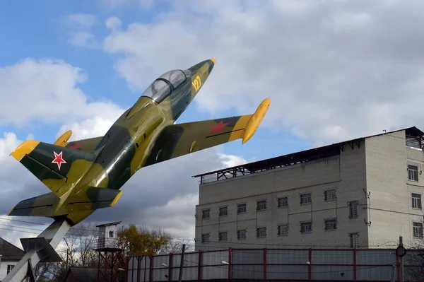 Denkmal für Flieger ryashsky Garnisonsflugzeug l-39 "Albatros". Stadt Ryazhsk Rjasan Gebiet — Stockfoto