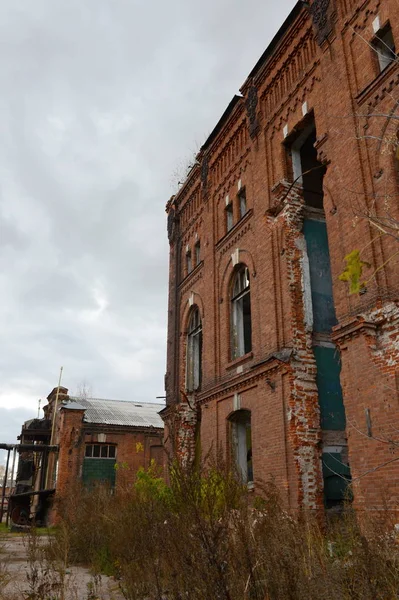 Terk edilmiş bina "Hazine şarap deposu No. 2" - Ryazhsk, Ryazan bölgesinde xix yüzyılın bir şaraphane — Stok fotoğraf